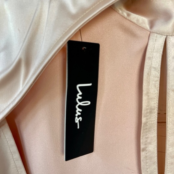 LULUS, NWT, WOMENS, DELICATE & FEMININE, CHAMPAGNE COLOR, SATIN TOP. SIZE S - Picture 6 of 13